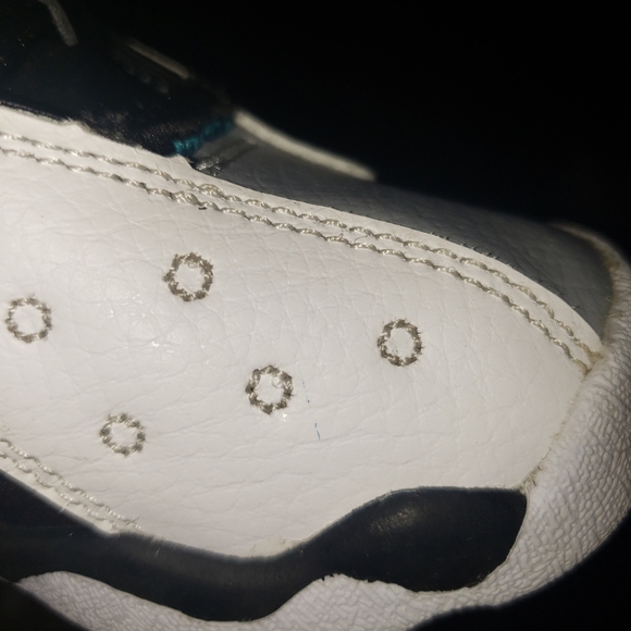 Jordan Retro 13 Wolf Gray Hologram - Picture 6 of 6